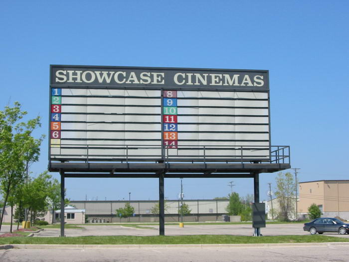 Showcase Cinemas Auburn Hills - May 2002